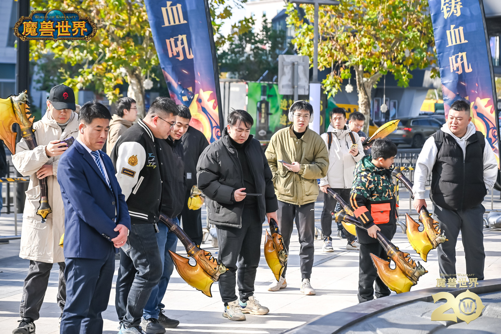 永久落地上海,《魔兽世界》血吼雕塑在近铁城市广场完成剪彩