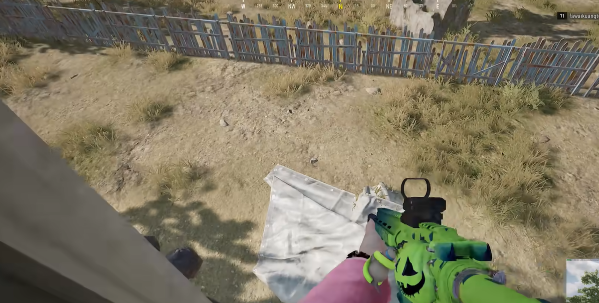 绝地求生大逃杀怎么爬到门上