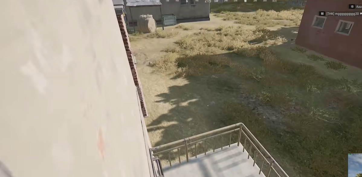 绝地求生大逃杀怎么爬到门上 绝地求生大逃杀怎么爬到门上